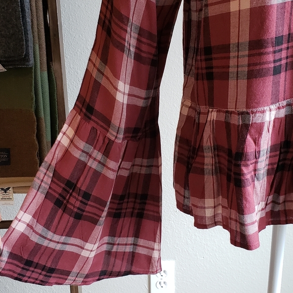 Tilly's long sleeve peplum top - Picture 4 of 5